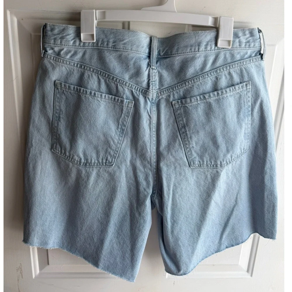 NEW Women's Mid-Rise Light Wash Baggy Cut-Off Jean 9
